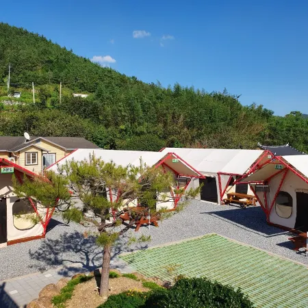 Yeosu Meari Glamping Отели рядом с достопримечательностью «Aeyangwon History Hall»