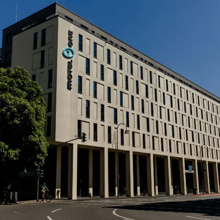 Motel One Köln-Mediapark Отели рядом с достопримечательностью «Станция метро Gutenbergstraße»