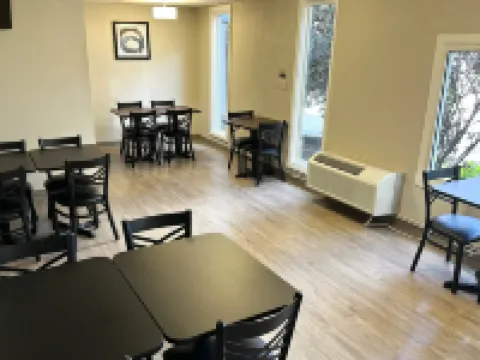 Magnuson Hotel Detroit Airport Hotels in Romulus