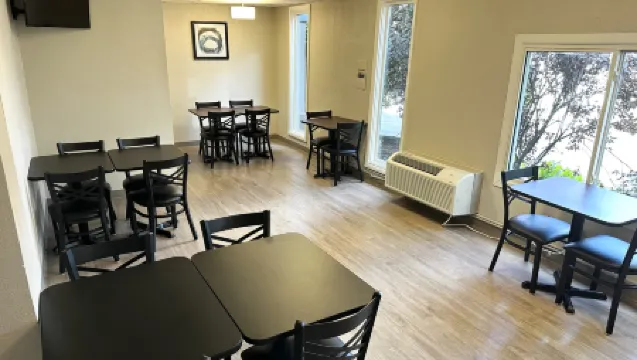 Magnuson Hotel Detroit Airport