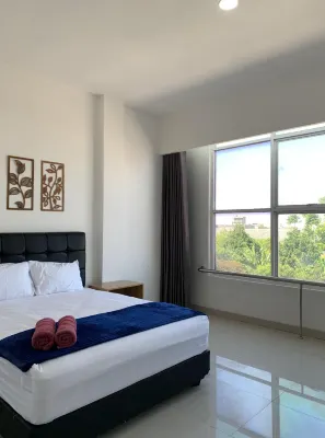 Gayatri Hotel Hotels near Superindo