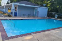 Super 8 by Wyndham Arkadelphia Caddo Valley Area - Pools