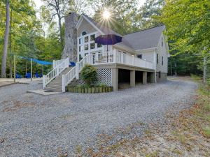 Waterfront Hartfield Vacation Rental w/ Dock!