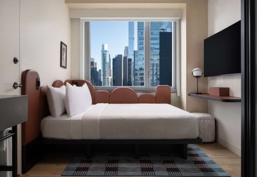 2. 모토 바이 힐튼..