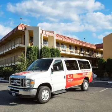 MorningGlory Inn & Suites