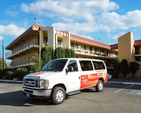 MorningGlory Inn & Suites