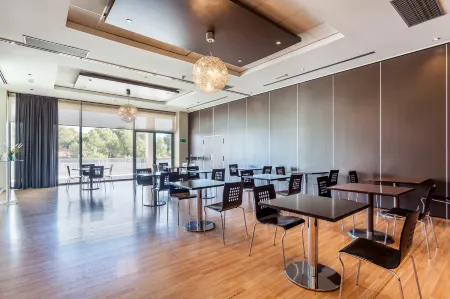 Azz Valencia Congress Hotel & Spa Отели в г. Manises