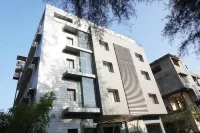 Skylark Business Hotel Hotels near Mahalaxmi Temple Perking Closest