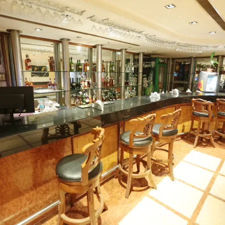 Hotel Meraden Grand