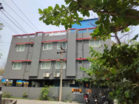 Crayons Hotel Hotels near Grand Mall