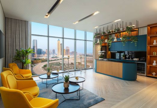 다막 메종 아이콘 시티 두바이의 모던한 주방 시설