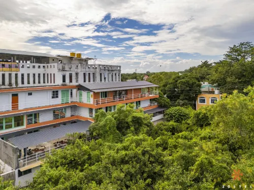 Zostel Pondicherry, Auroville Road Hotels in Bommayapalayam