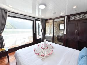 Hạ Long Sapphire Cruise