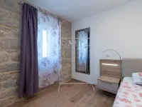 Lara's House
