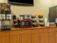 Microtel Inn & Suites by Wyndham Auburn - sarapan