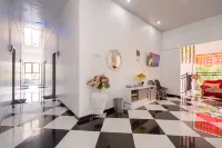 RedDoorz near Tugu Coklat Pesawaran Lampung Hotel di Brantiraya