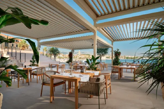 Hotel Ambasador Отели рядом с достопримечательностью «Splitlicious»