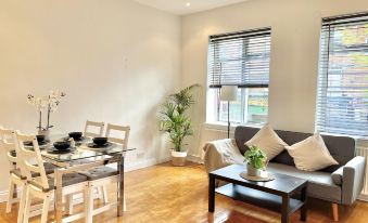 Waterloo Luxury Apartment - Housity