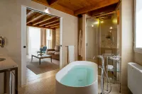 La Fiermontina Luxury Home Hotel - Bathtub