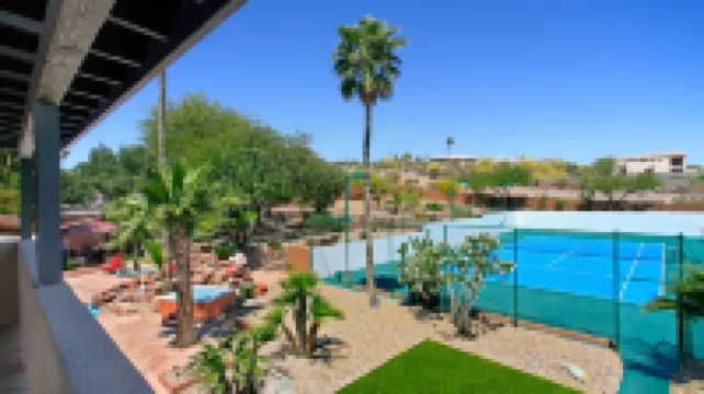 Mountain Views and Resort-Style Amenities - Spectacular Oasis Retreat