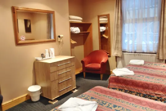 โรงแรม 65