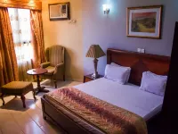 Dees Hotels, Apartments and Suites Hotels near Mecure Health Ltd