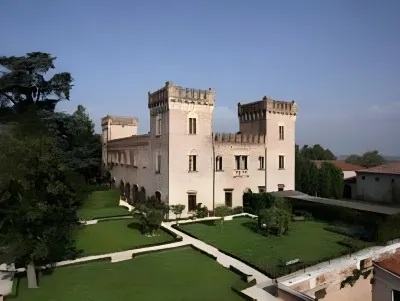 Relais Castello Bevilacqua Các khách sạn ở Bevilacqua