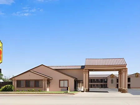 柴爾德里斯温德姆速 8 酒店