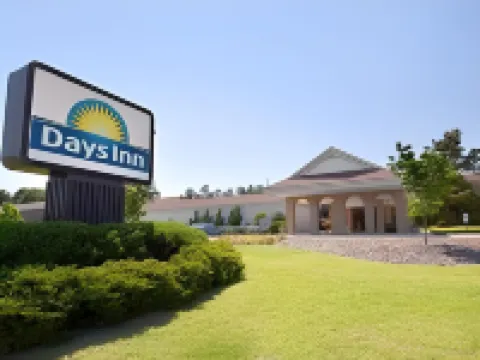 Days Inn & Conf Center by Wyndham Southern Pines Pinehurst Hotels in Moore County