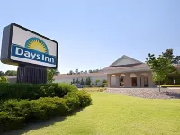 Days Inn & Conf Center by Wyndham Southern Pines Pinehurst