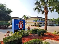 Motel 6 Bradenton, FL Hotels near Walmart Supercenter
