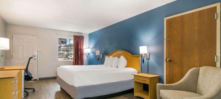 Econo Lodge Branson Theater District Hotels in Taney County