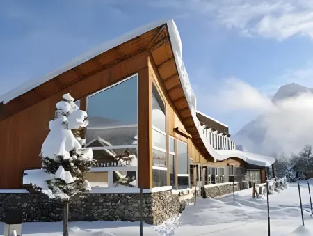 Waterton Lakes Lodge Resort
