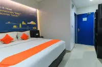Hotel Berlian International فنادق في Pabean Cantikan