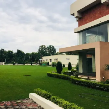 Red Bishop Tourist Resort Отели в г. Панчкула