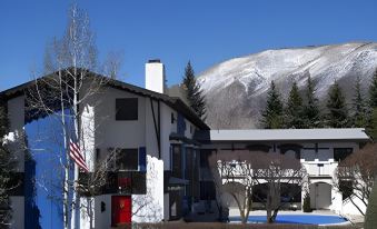 St Moritz Lodge and Condominiums