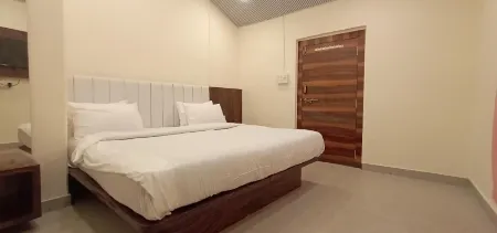 Laxmi Resort by Madstays (Pure Veg), Matheran Regards, Laxmi Resort Отели в г. Матеран