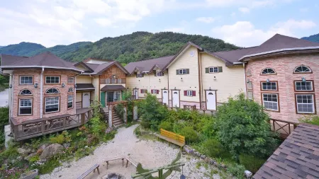 Namwon Sky Garden Village Отели рядом с достопримечательностью «Silsangsa Temple»