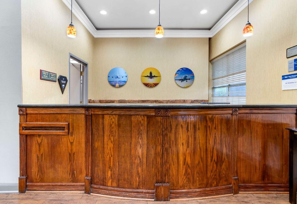 Best Western Plus Airport Inn and SuitesOver view