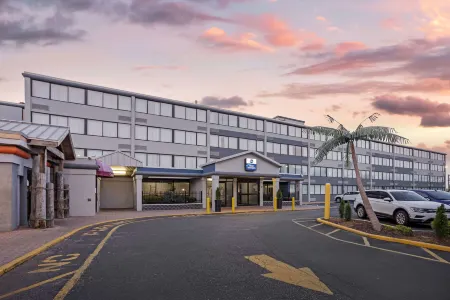 Days Hotel by Wyndham East Brunswick Conference Center