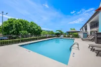 Quality Inn Pelham I-65 Exit 246 - Pools