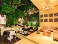 Hotel Casa Lola Deluxe Gallery Hotels near Monumento India Catalina