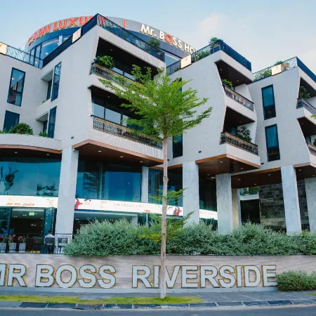 Cami Riverside Resort Da Nang Отели рядом с достопримечательностью «Пляж Nam O»