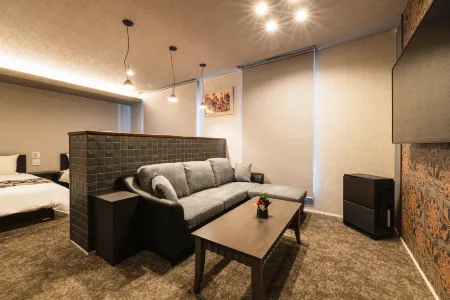 Grand Base Urakami Отели рядом с достопримечательностью «Ryoma Dori»