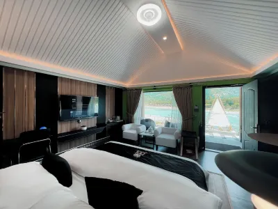 IYI LUXURY INN