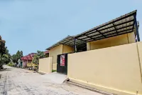OYO 91835 Djasur Kost Các khách sạn ở Payung Sekaki