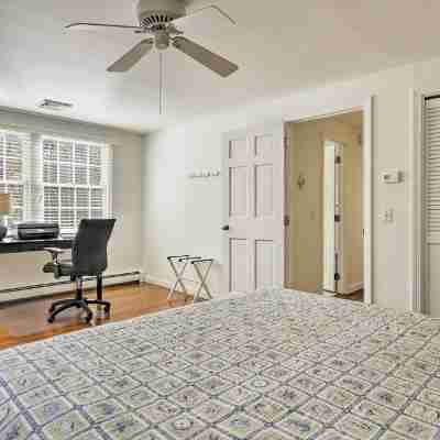 Charming Cottage w/ Deck - Walk to Skaket Beach! Rooms