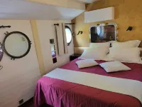 Péniche Mirage-Chambre d'hôtes Hotels in Caux-et-Sauzens
