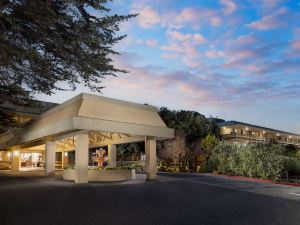 Monterey Beach Hotel, a Tribute Portfolio Hotel