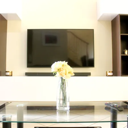 Cozy 3 Bed Duplex ,sleeps 6 With Double Bathroom